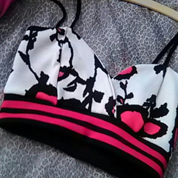 Red tan and black top - Picture 4 of 4